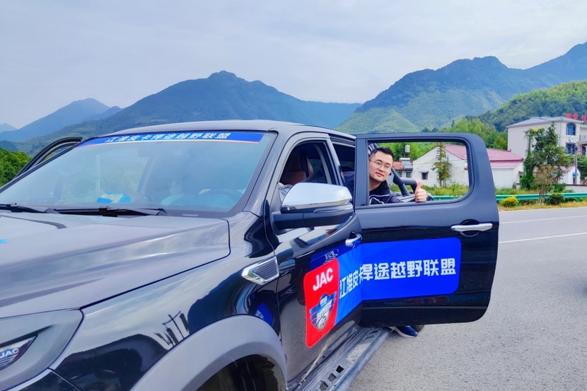 鯊魚(yú)王多變體汽車智能皮卡后箱蓋 鯊魚(yú)王多變體汽車智能皮卡后箱蓋